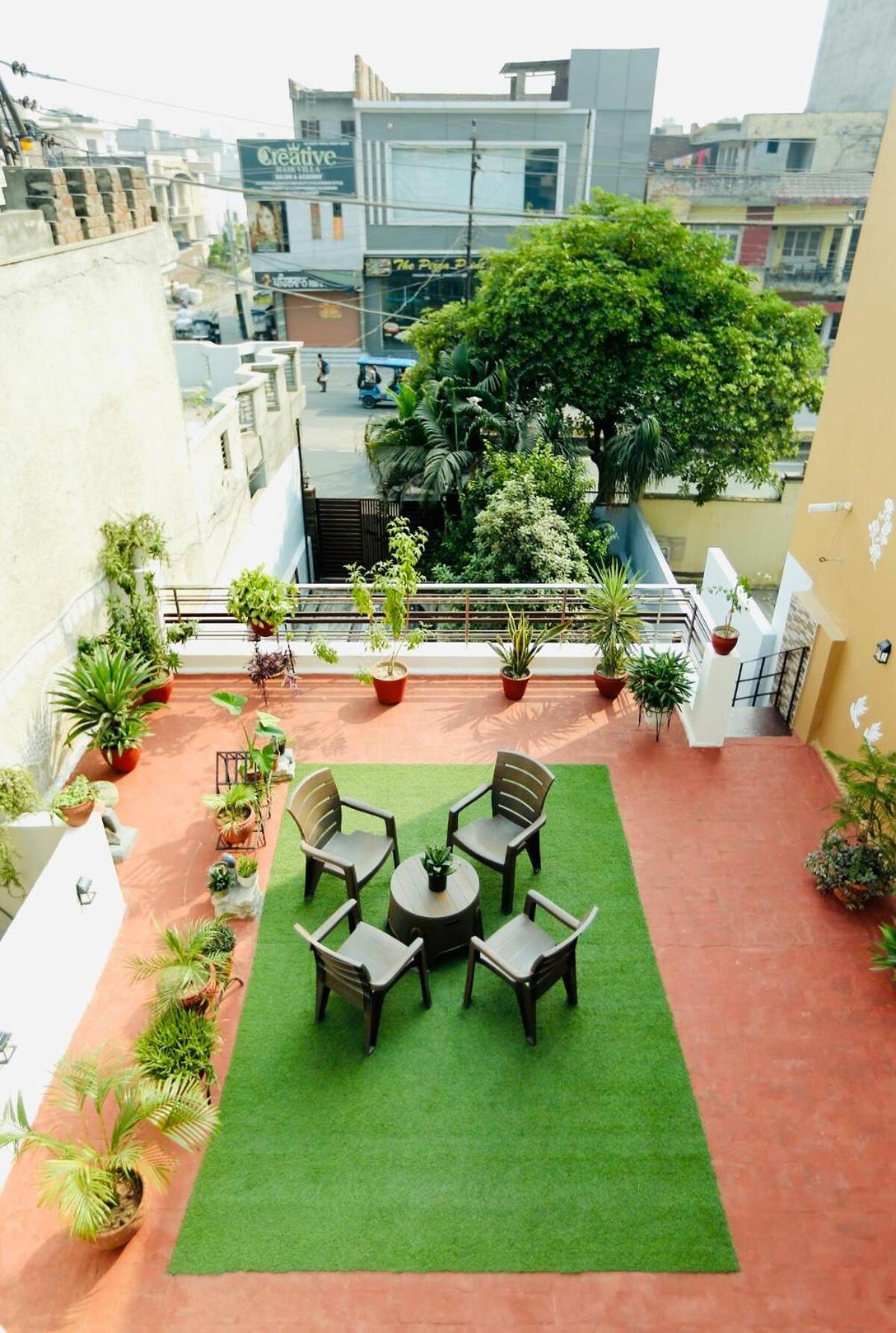 Sunnyside Welcomes Apartment *